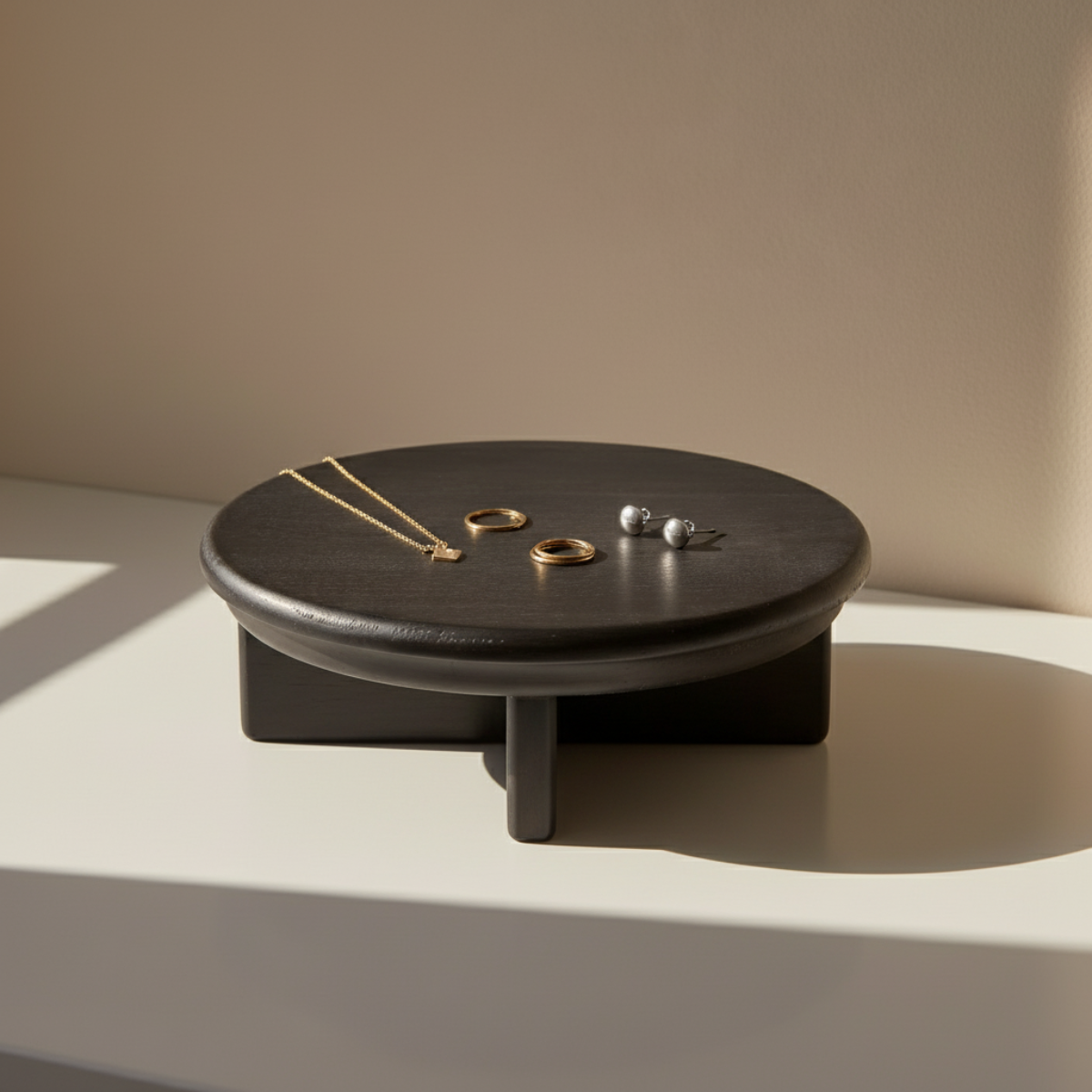 Milo round decorative tray on legs